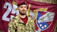 Президент надав звання Героя України десантнику, який 5 днів без води та зв'язку відбивав штурми