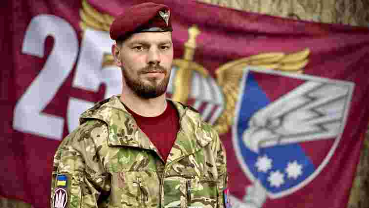 Президент надав звання Героя України десантнику, який 5 днів без води та зв'язку відбивав штурми