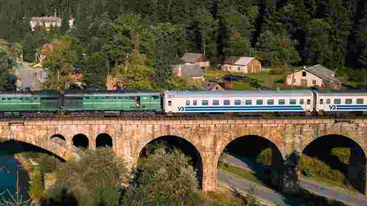 «Укрзалізниця» склала маршрут до популярних туристичних громад у Карпатах