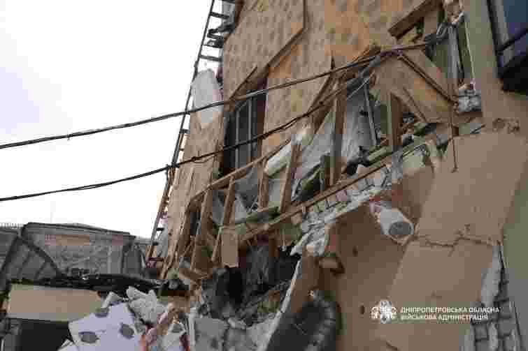 У Дніпрі російські дрони влучили в багатоповерхівку, є потерпілі