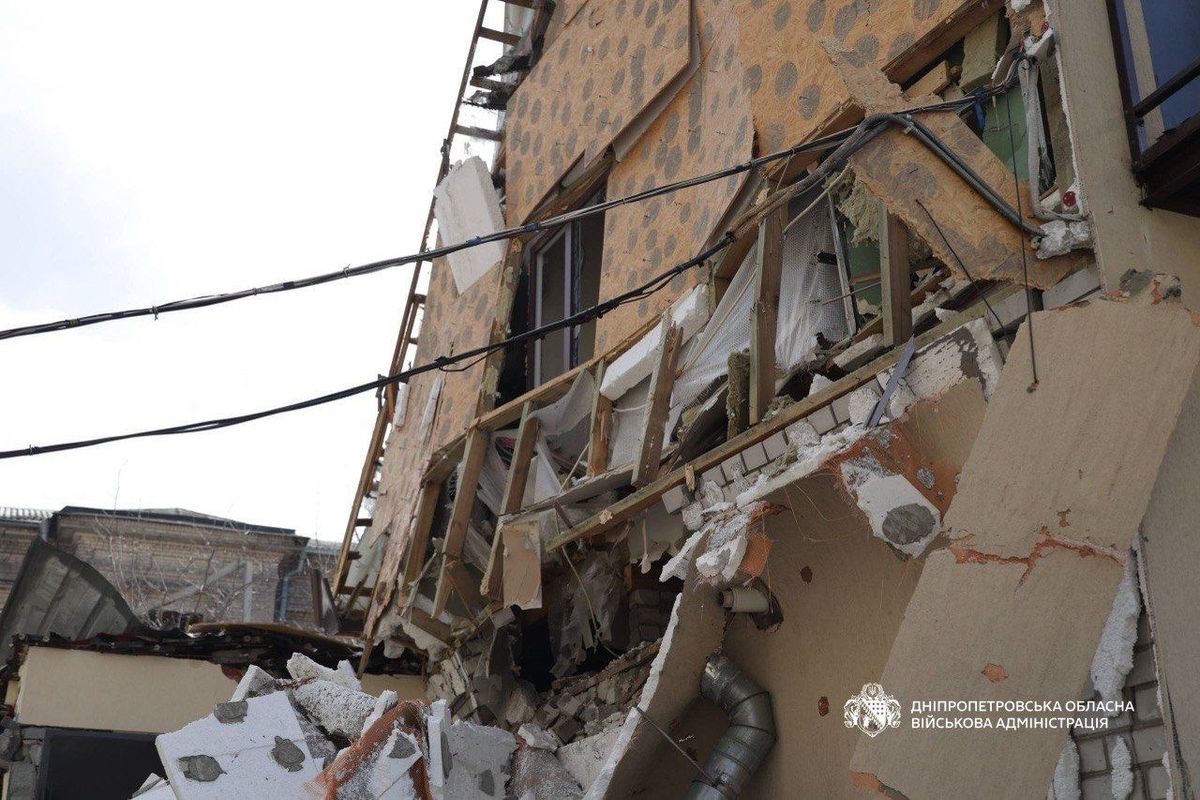 У Дніпрі російські дрони влучили в багатоповерхівку, є потерпілі