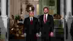 Віцепрезидент США відвідає Угорщину перед виборами, щоб підтримати Віктора Орбана