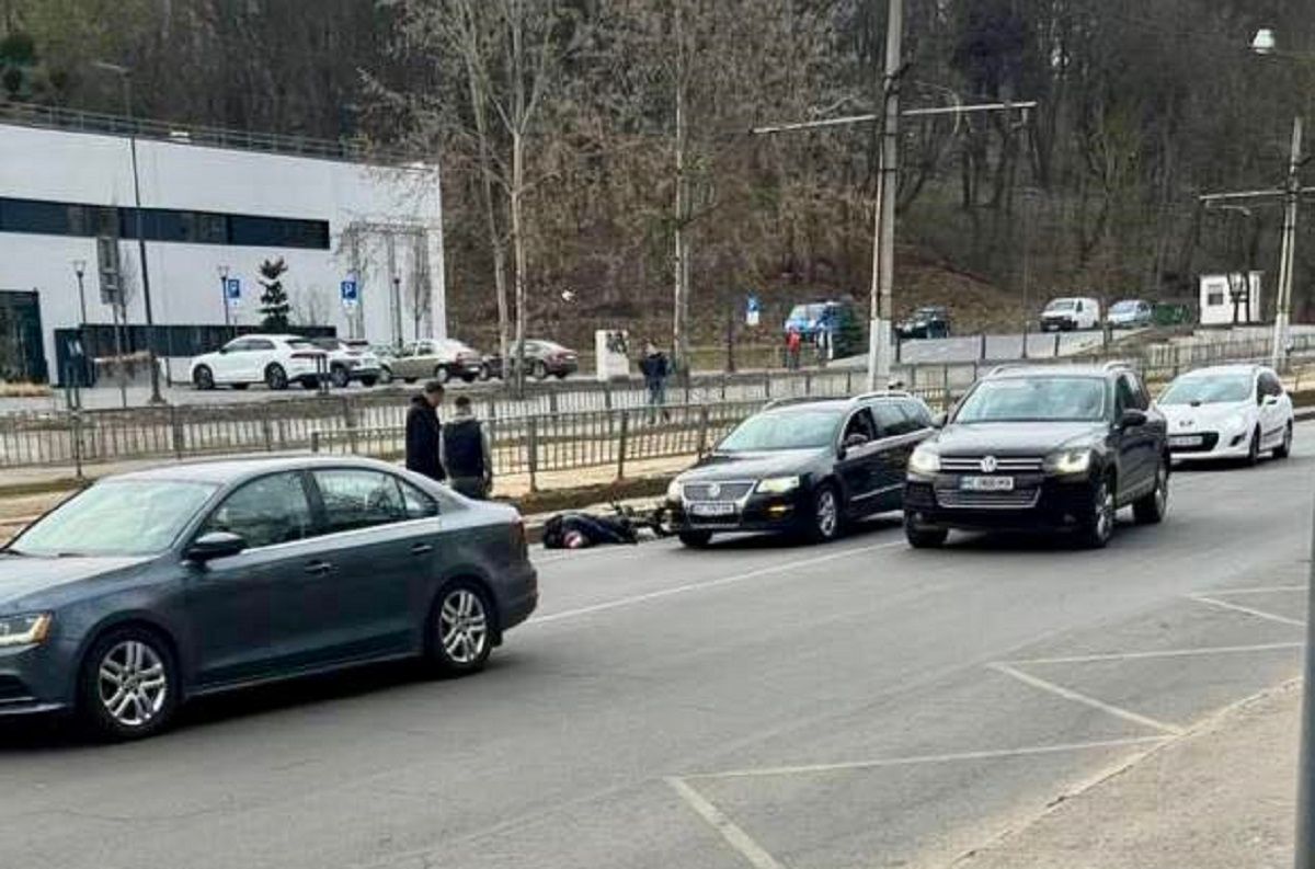50-річний львів'янин на електровелосипеді в'їхав в автомобіль і загинув