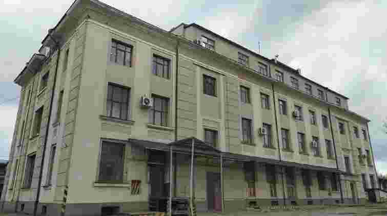 Власник «Арсену» за 461,5 млн грн купив майно «Укрпошти» на залізничному вокзалі Львова 