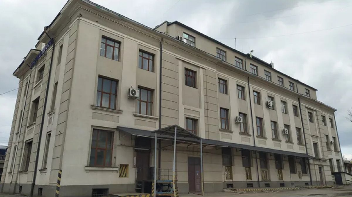 Власник «Арсену» за 461,5 млн грн купив майно «Укрпошти» на залізничному вокзалі Львова 