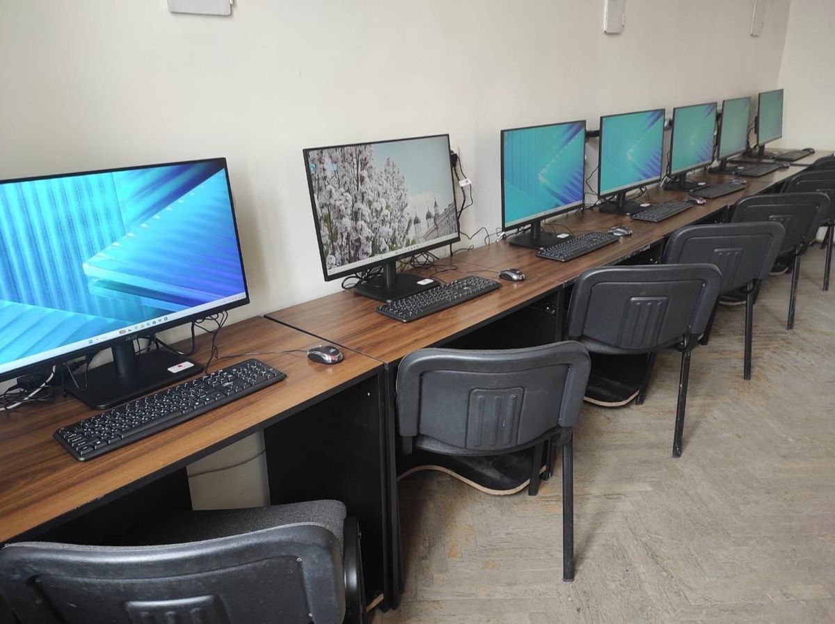 Коледжі Буковини отримали комп'ютери та інтерактивні панелі від Японії