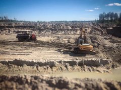 Дві компанії за 14,5 млн грн придбали дозволи на видобування бурштину на Рівненщині