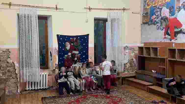 Суд оштрафував прибиральницю, яка побила шваброю дитину в притулку на Закарпатті