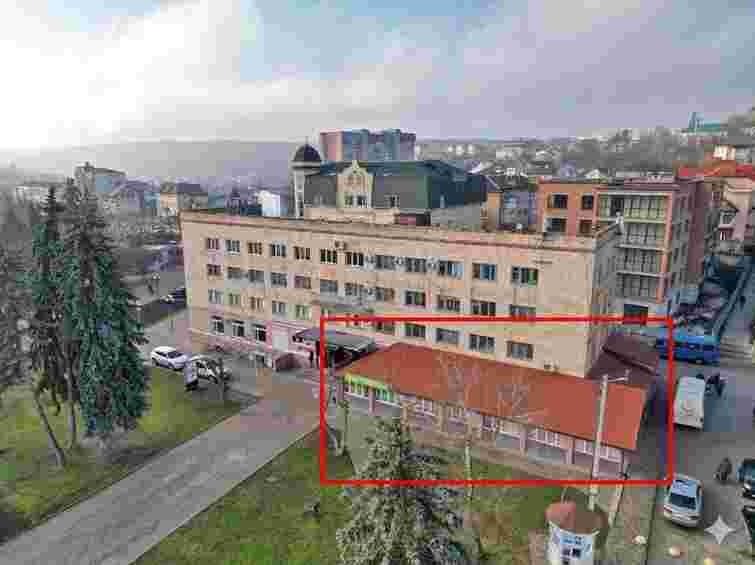 Чоловік виставив на продаж у Чорткові самовільну прибудову, яку суд зобов'язав його знести