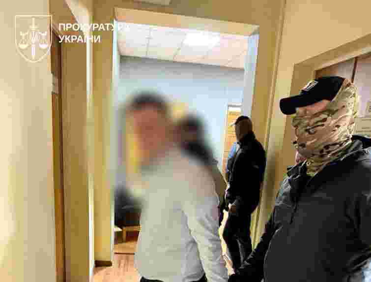 На Київщині викрили двох прокурорів на вимаганні 50 тис. доларів хабаря з підприємця