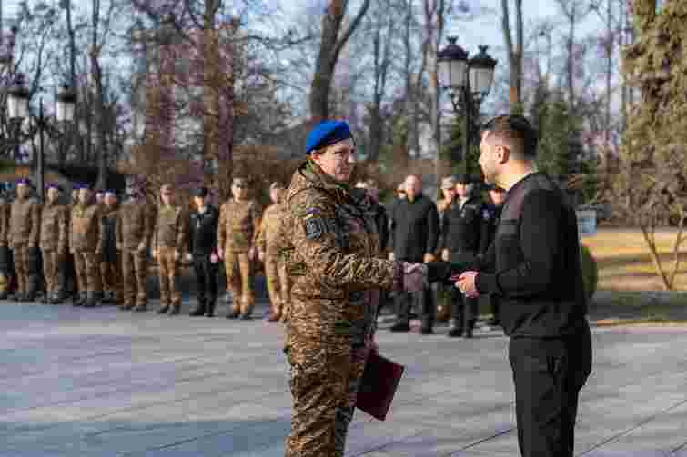Президент надав звання Героя України кулеметниці Нацгвардії Олександрі Давиденко  
