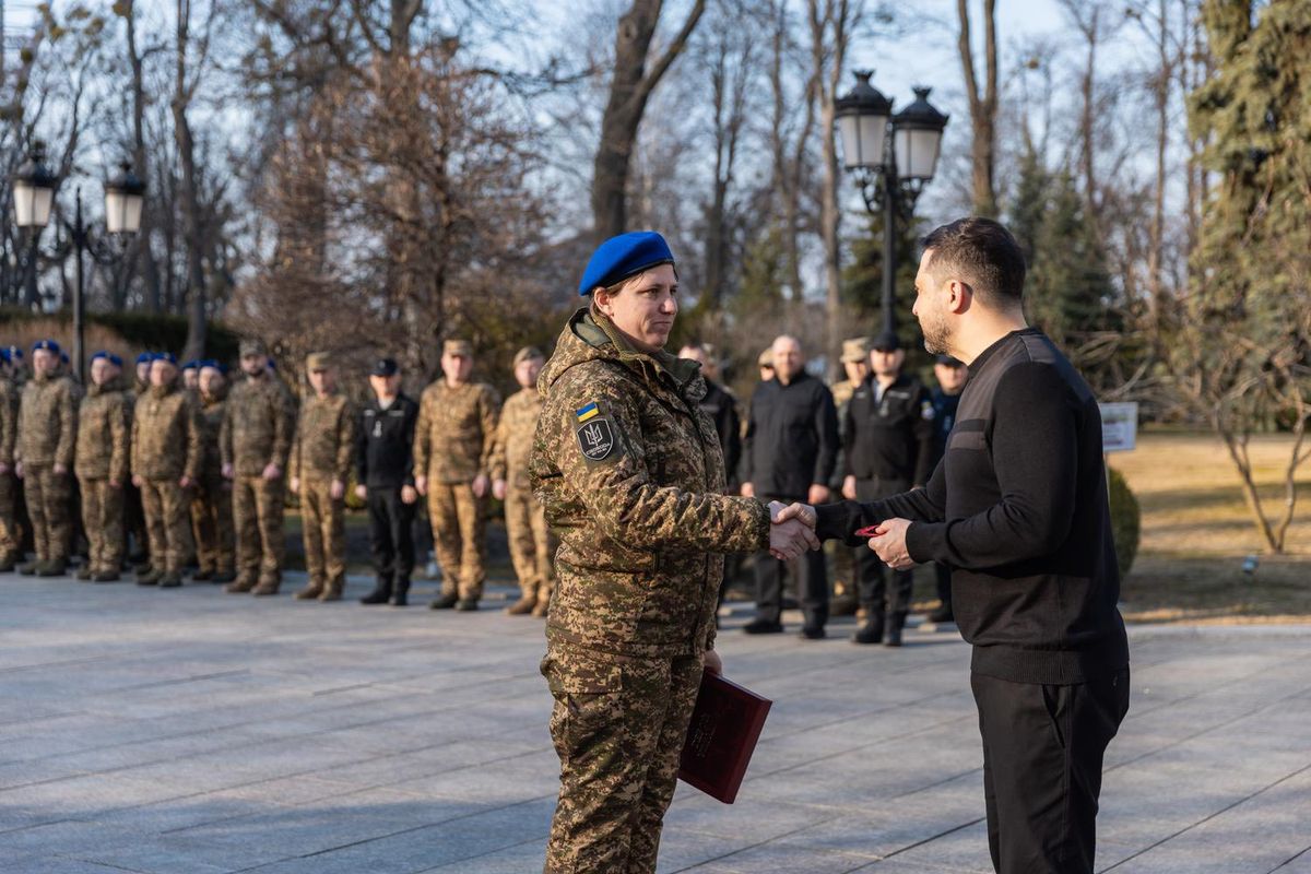 Президент надав звання Героя України кулеметниці Нацгвардії Олександрі Давиденко  