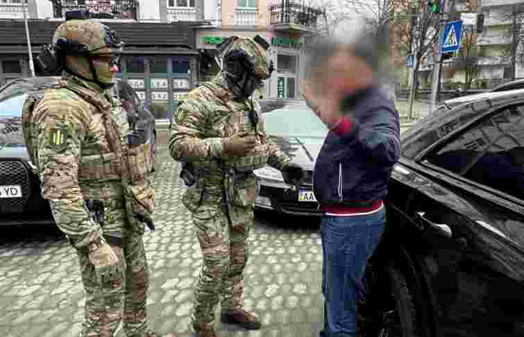 Підприємець фінансував незаконний видобуток бурштину на 354 млн грн на Рівненщині