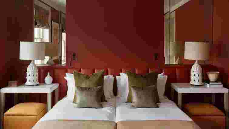 Навіть дорогий ремонт не врятує: 4 кольори, які зіпсують вашу спальню