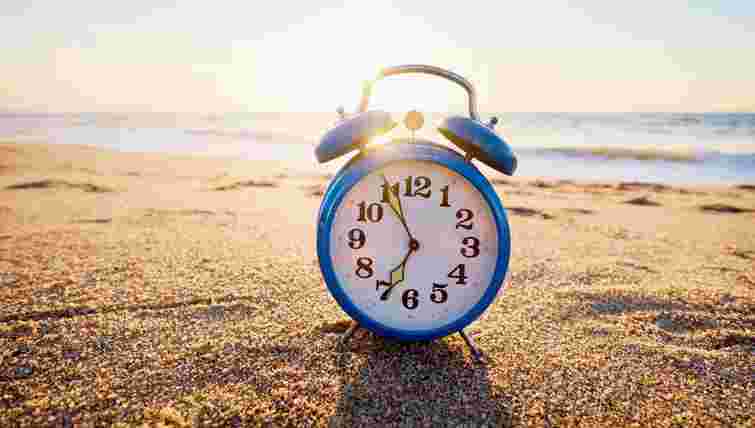 Залишилося лиш кілька днів: коли переводити годинники на літній час