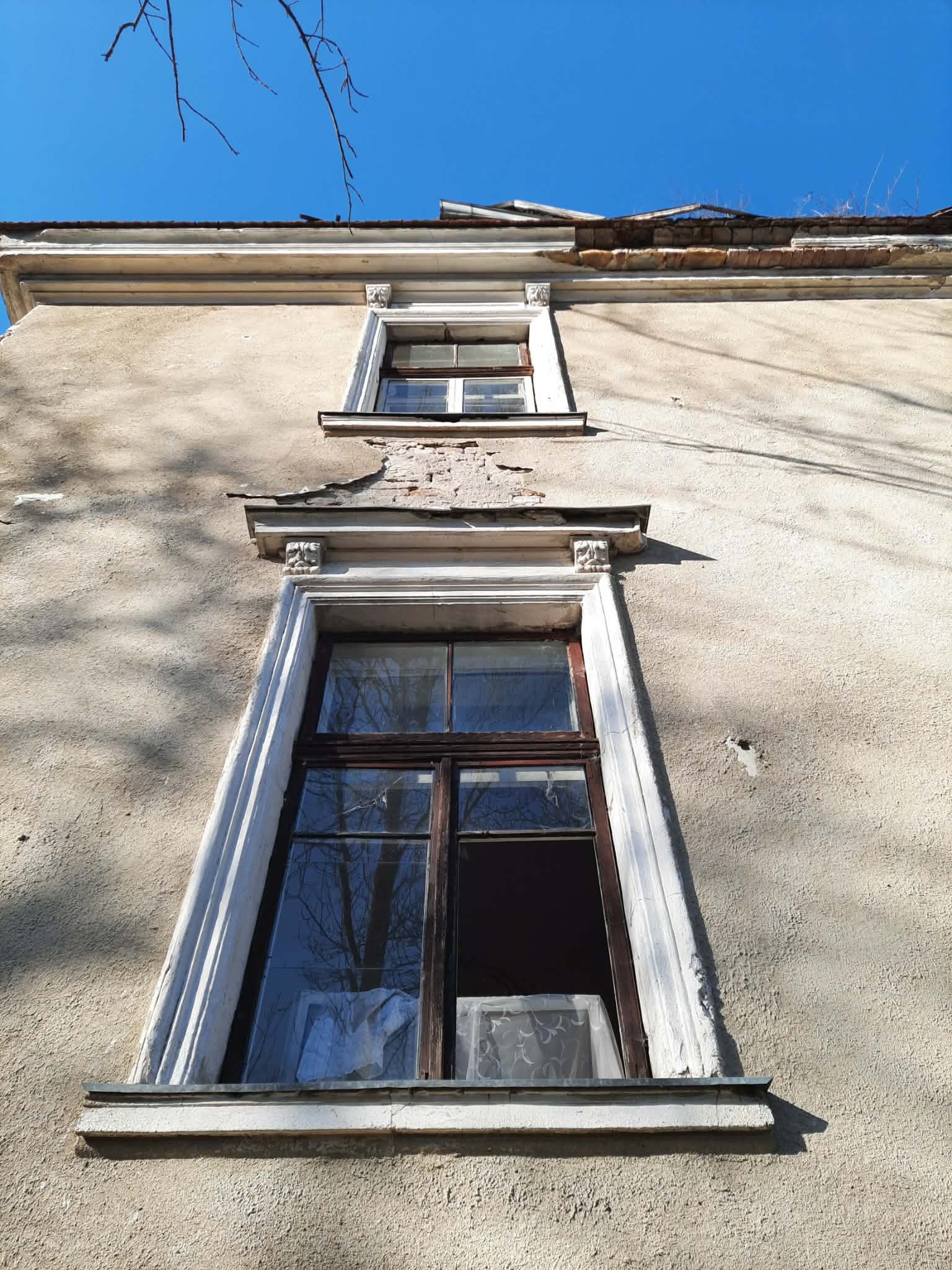 У палаці вибиті вікна