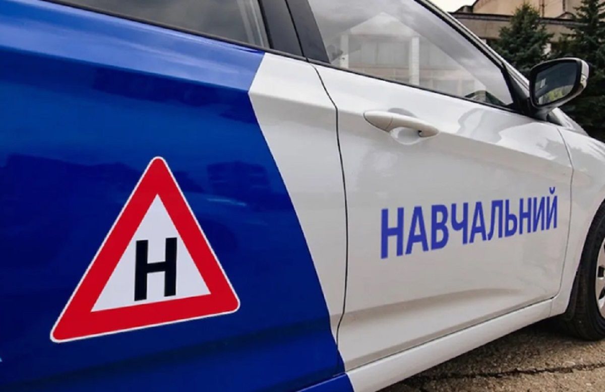 В автошколі Ужгорода фіктивно складали теоретичні іспити замість водіїв