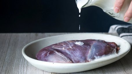 Покращите смак і текстуру: які продукти варто вимочувати в молоці