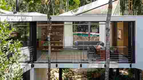 Будинки, підняті над землею: добірка незвичних житлових проєктів