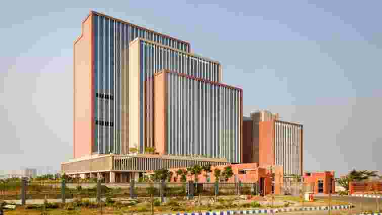 У Калькутті звели масштабний офісний комплекс з пісковиковими фасадами