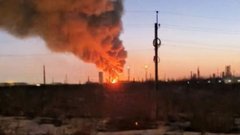Після атаки дронів зайнялася пожежа на одному з найбільших НПЗ в Росії