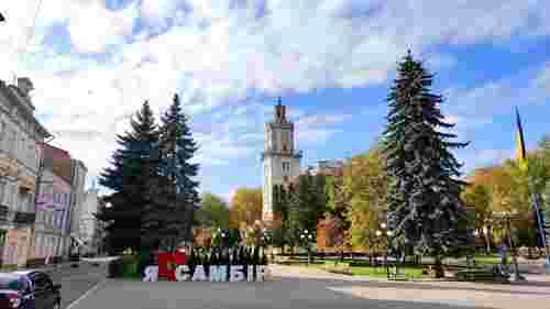 Чиновницю Самбірської РДА відсторонили від посади через підозру в хабарництві