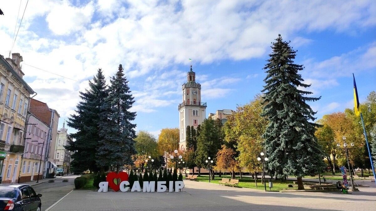 Чиновницю Самбірської РДА відсторонили від посади через підозру в хабарництві