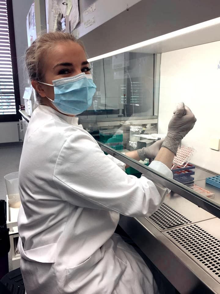 Фото Віри Єфремової. Науковиця працює над ранньою розробкою ліків для рідкісних захворювань, серед яких епілепсія