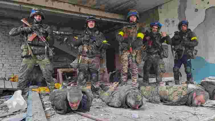 ЗСУ полонили росіян, які намагались встановити прапор РФ у Ківшарівці на Харківщині
