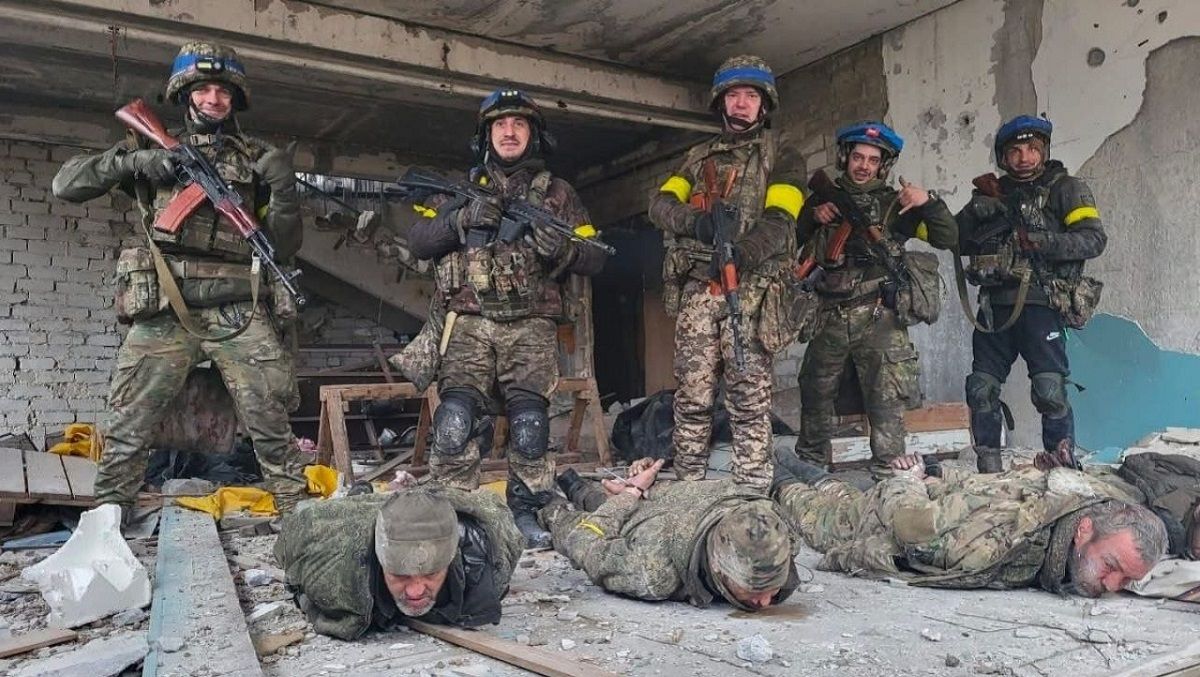 ЗСУ полонили росіян, які намагались встановити прапор РФ у Ківшарівці на Харківщині
