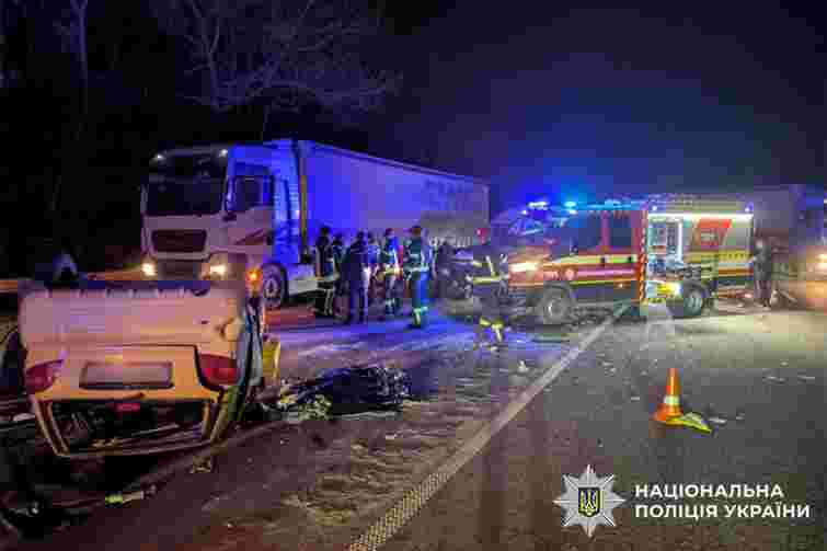 У ДТП на Хмельниччині загинула 28-річна водійка, двоє дітей у реанімації