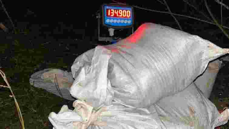 У групи підлітків на Прикарпатті вилучили наркотиків на 165 млн грн