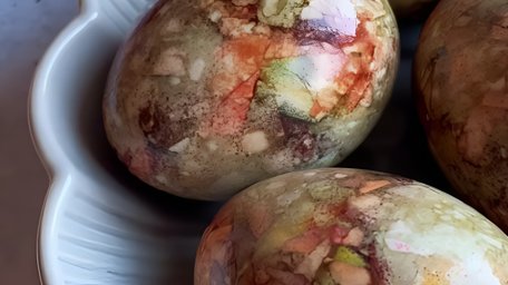 Все простіше, ніж здається спершу: як зробити мармурові крашанки