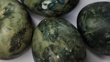 Як зробити «драконячі» крашанки: незвичний спосіб фарбування 