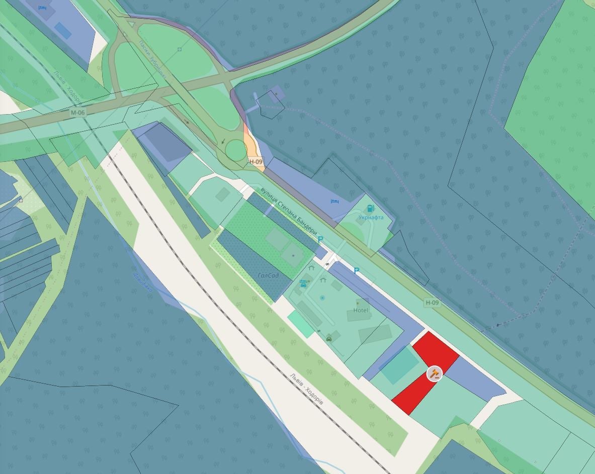 Земельна ділянка (червоним кольором) розташована біля об'їзної дороги Львова, скриншот кадастрової карти