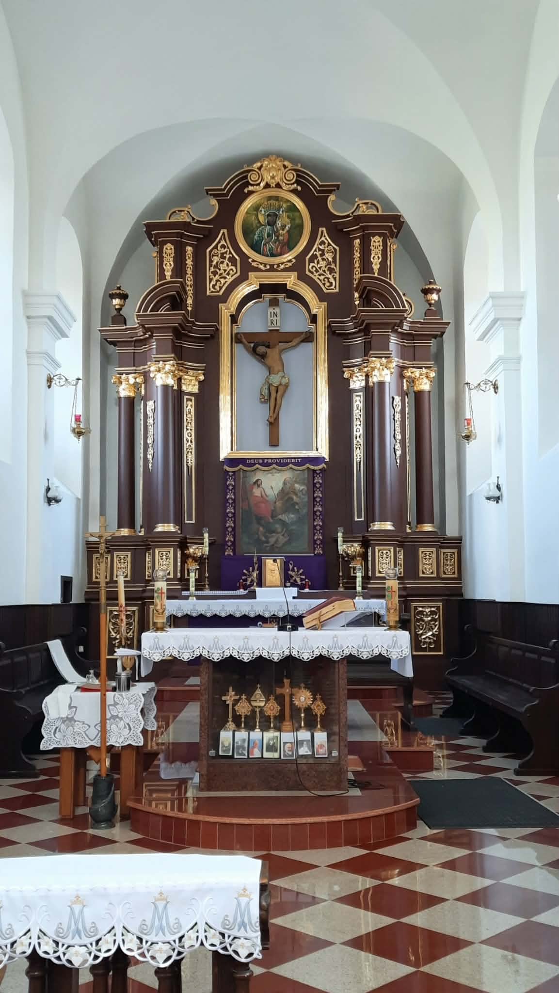 Головний вівтар