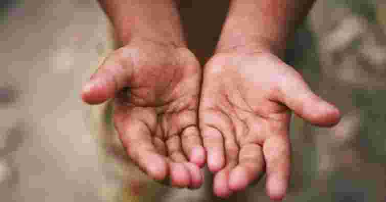 На Львівщині суд оштрафував маму за жебракування сина