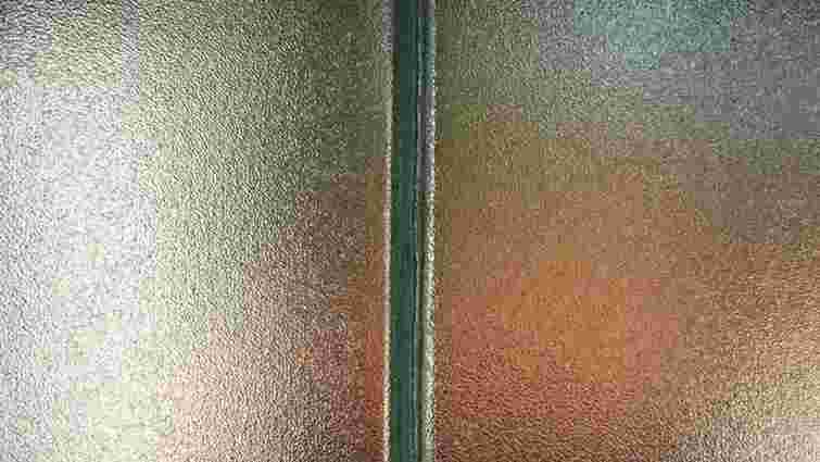 Делікатний догляд: як відчистити матове скло від плям, щоб не зіпсувати його