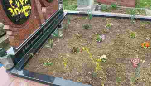 Житель Тернопільщини обписав лайкою надгробок односельчанки через давню образу