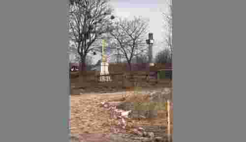 На міжнародній трасі біля Львова незаконно заливають фундамент під будівництво