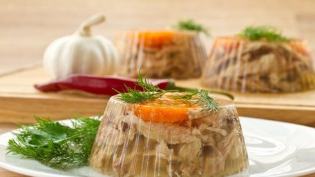 Правильні мʼясо і техніка: як приготувати прозорий холодець на Великдень