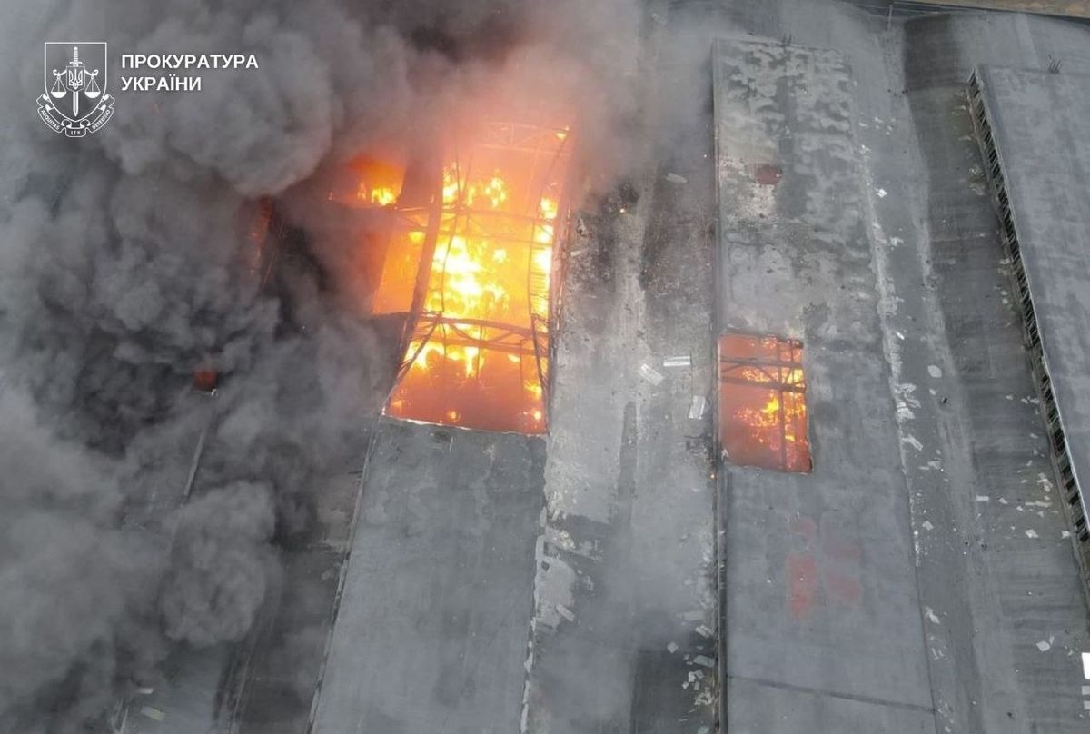  Унаслідок атаки БпЛА в Хмельницькому горить підприємство та пошкоджені будинки