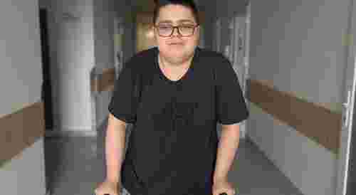 У Львові провели складну операцію підлітку з аномальною крихкістю кісток