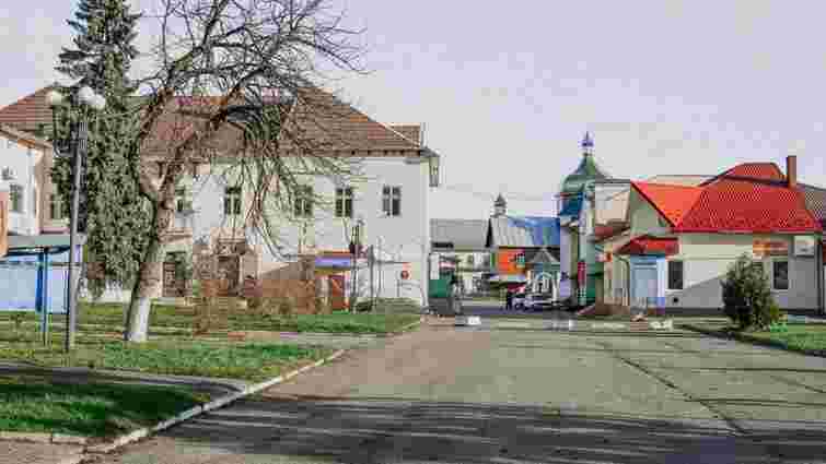 Двоє п’яних прикарпатців побили ветеранів у центрі селища Рожнятів