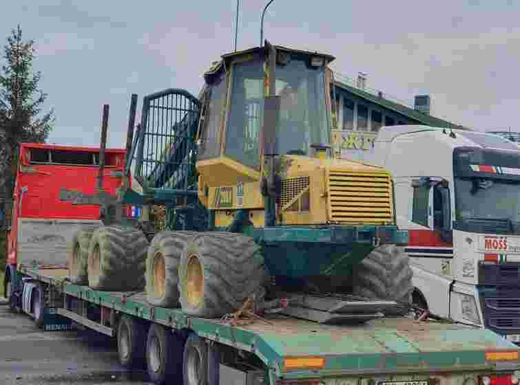 На Закарпатті вилучили лісозаготівельну техніку, яку завозили з Польщі як гуманітарну допомогу