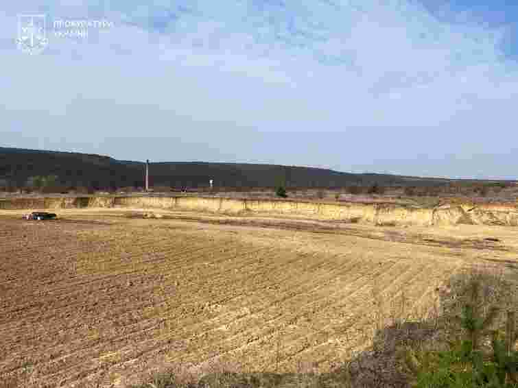 Директор цегельного заводу на Тернопільщині незаконно видобув піску на понад 52 млн грн