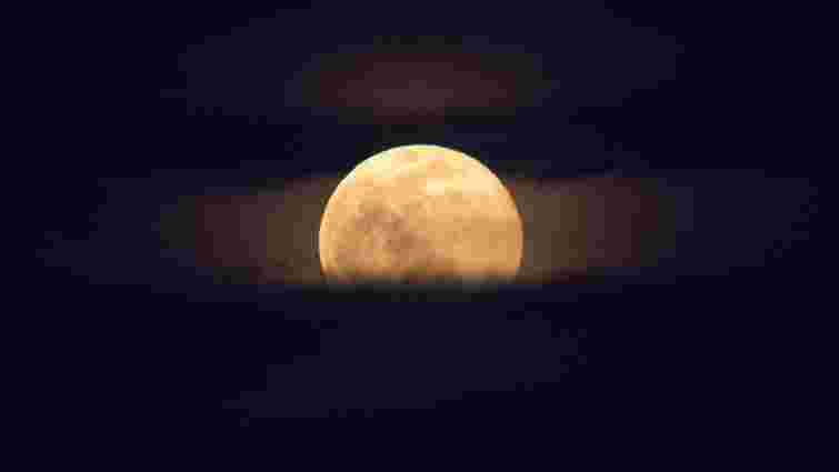 Коли зійде рожева повня над Україною і де найкраще спостерігати за Місяцем