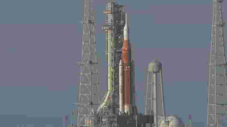 NASA вперше за 50 років запустило астронавтів до Місяця