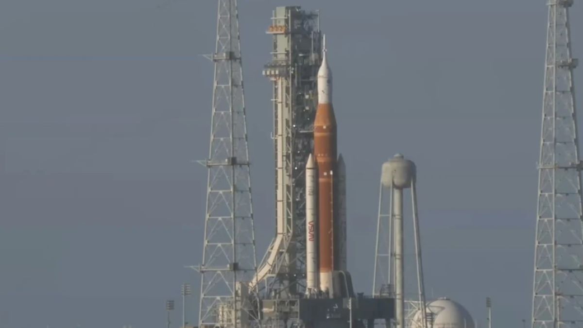 NASA вперше за 50 років запустило астронавтів до Місяця