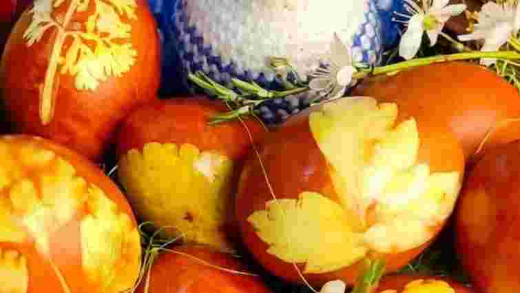 Лише натуральні засоби: як зробити крашанки з природним візерунком